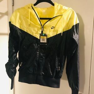 BRAND NEW Nike “WINDRUNNER” Athletic Jacket